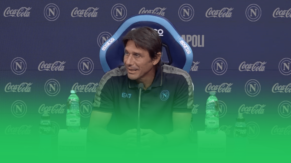 Immagine di Antonio Conte in conferenza stampa